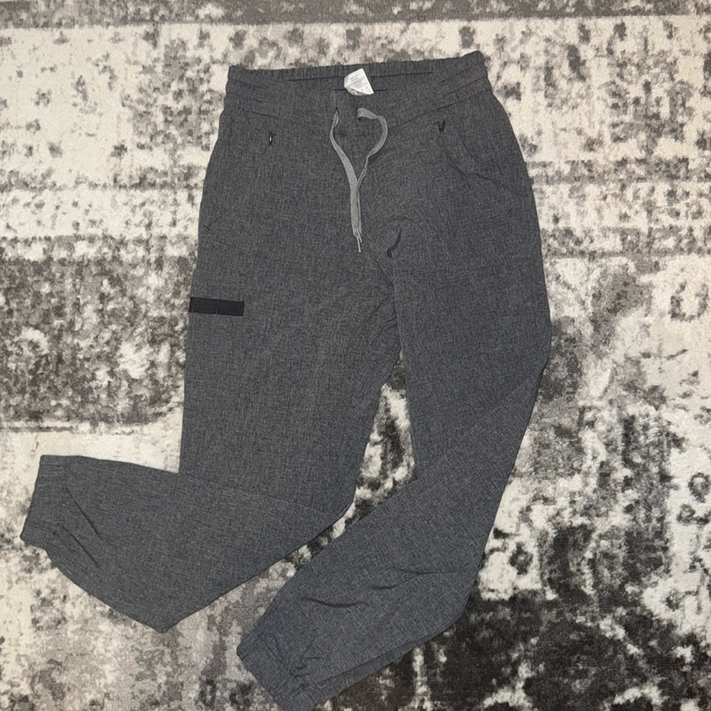 Wonderwink heather grey jogger scrub pants and top